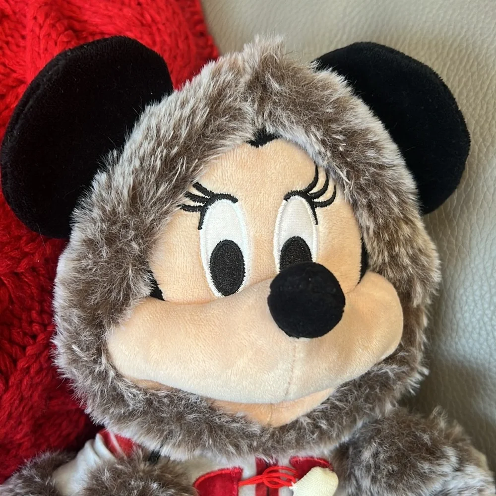 RARE Alaska Minnie Mouse Eskimo Disney Cruise Line Plushie - Picture 3 of 6
